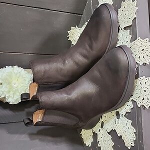 Vionic Evergreen chocolate Chelsea boot size 8
